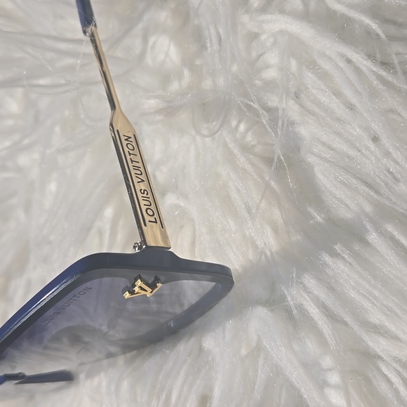 Louis Vuitton Navy Sunglasses - Picture 1 of 4